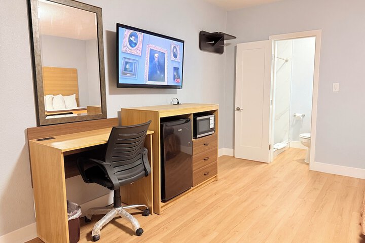 Room 7 of 18