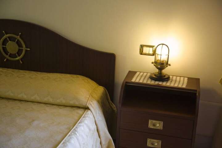 Room 10 of 38
