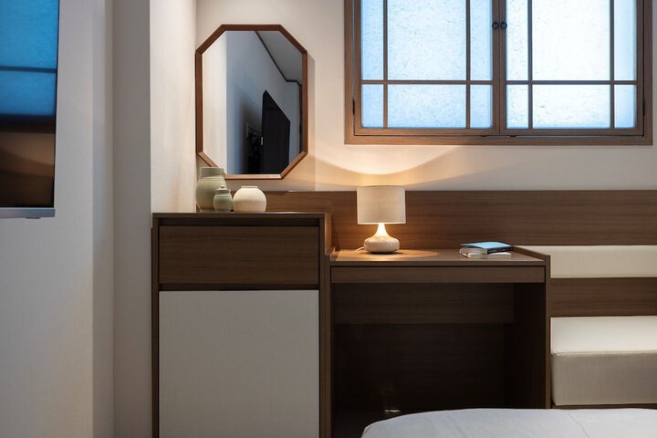 Room 27 of 51