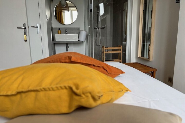 Room 28 of 44