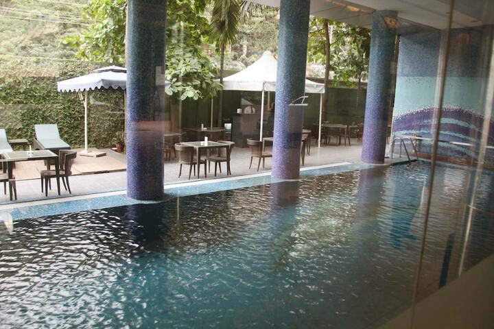 Hotel Pool