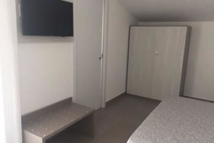 Room 7 of 11