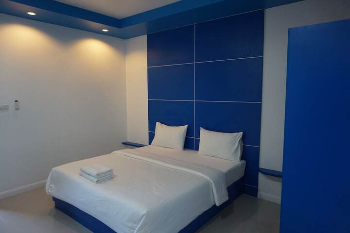 Room 14 of 28