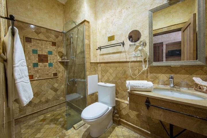 Room 4 of 6