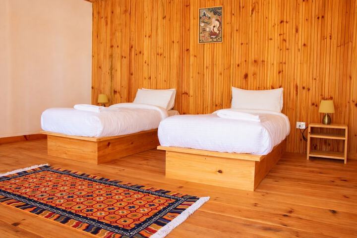 Room 3 of 27