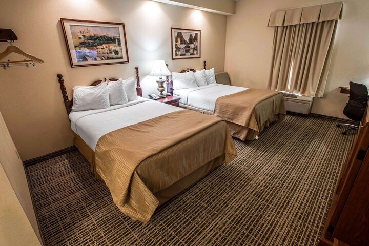 2 Double Beds (9 of 10)