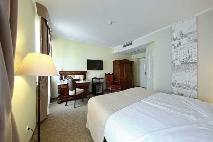 Room 60 of 102