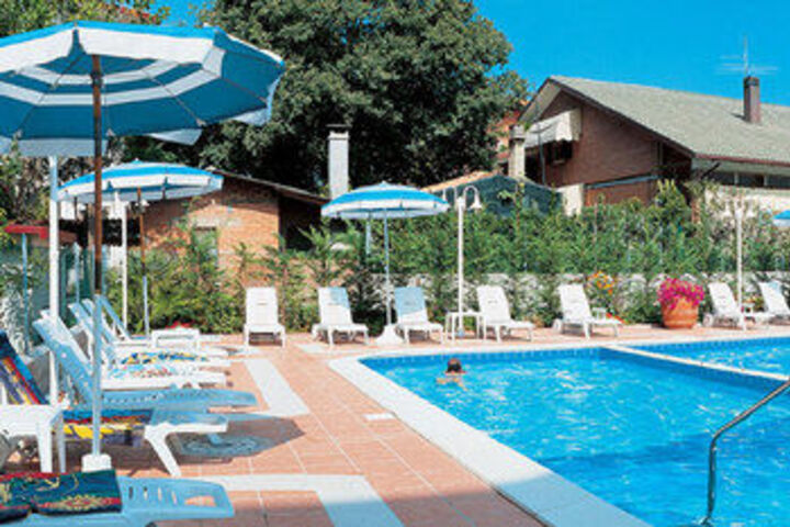 Pool 20 of 28