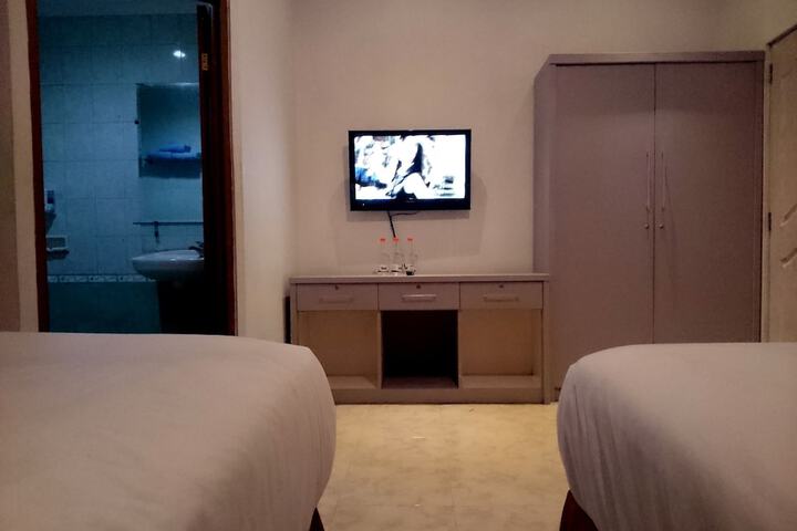Room 18 of 37