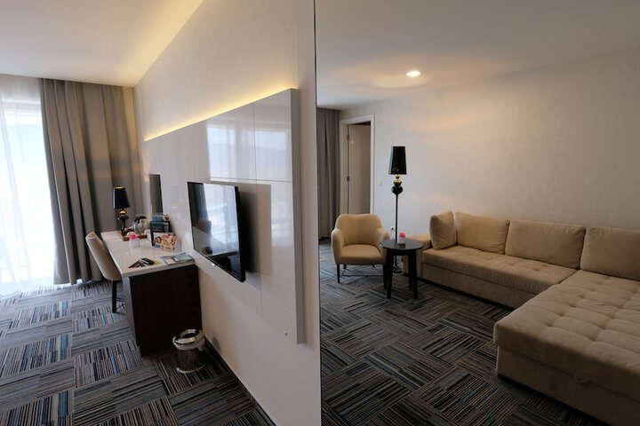 Room 9 of 31