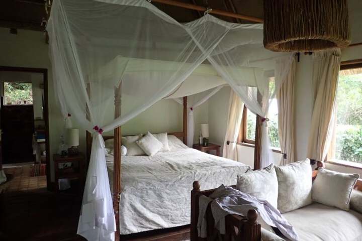 Room 2 of 10
