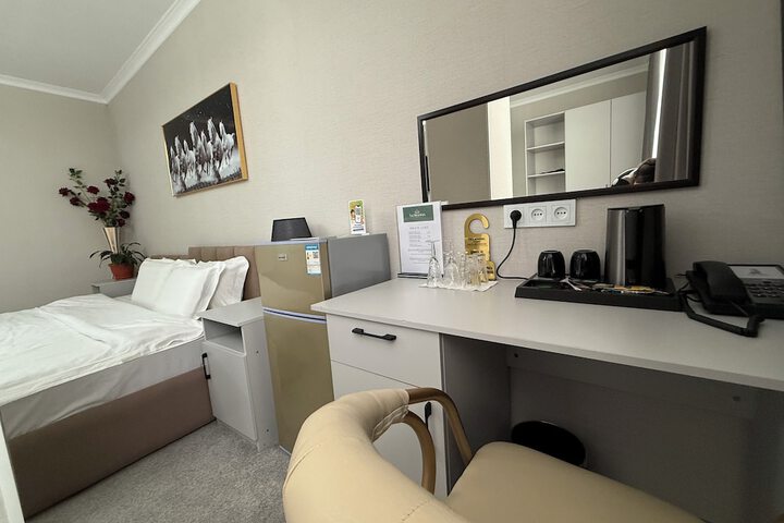 Room 14 of 33