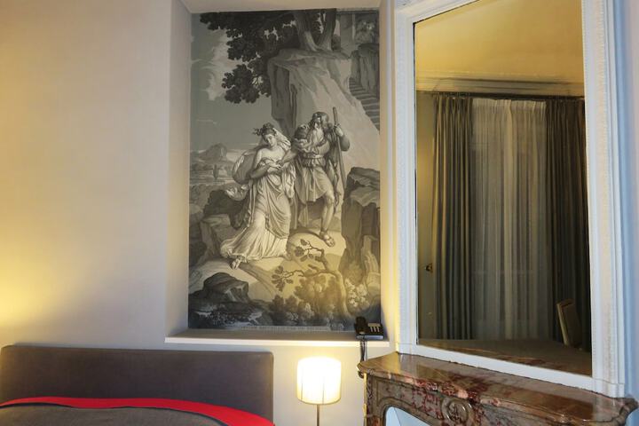Room 32 of 81