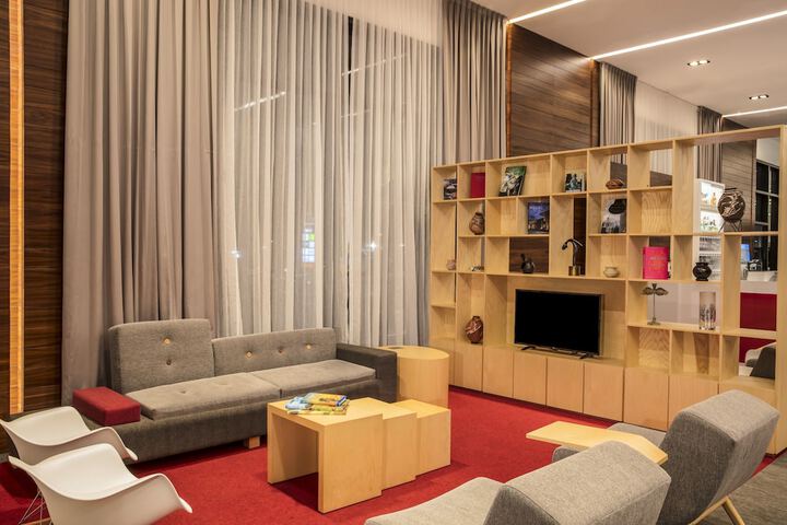 Entrance & Lobby