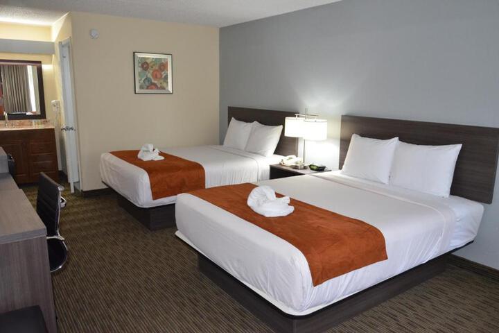2 Queen Beds (3 of 11)