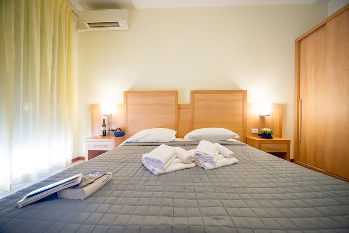 Room 5 of 32
