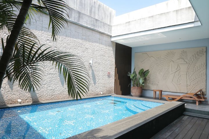 Hotel Exterior 96 of 100
