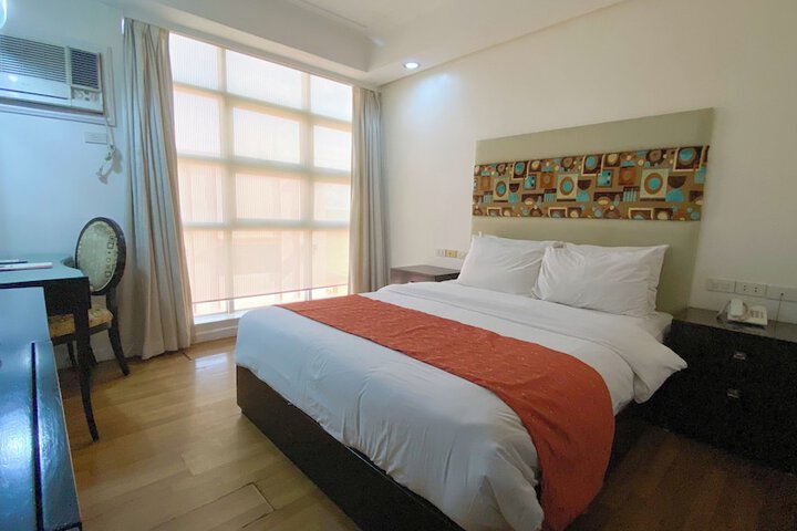 Room 10 of 19