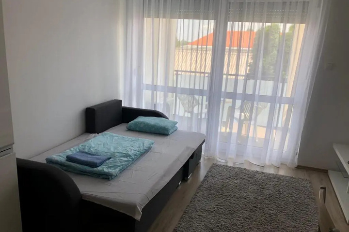 Room 5 of 12