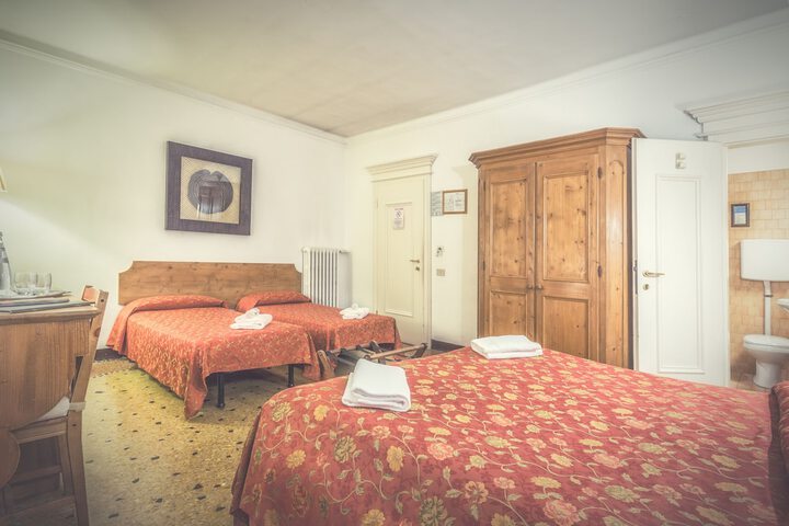 Room 5 of 19