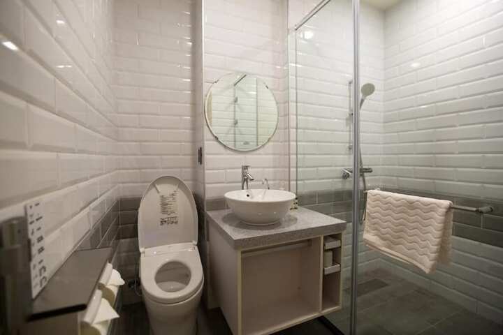 Room 14 of 34