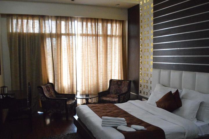 Room 35 of 59