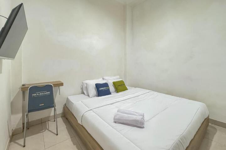 Urbanview Hotel Maharani Garut