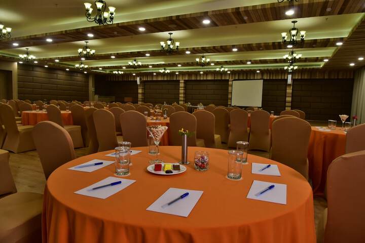 Ballroom/Hall 23 of 32