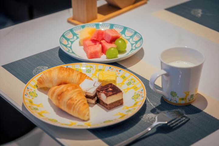 Breakfast/Coffee Service 35 of 39