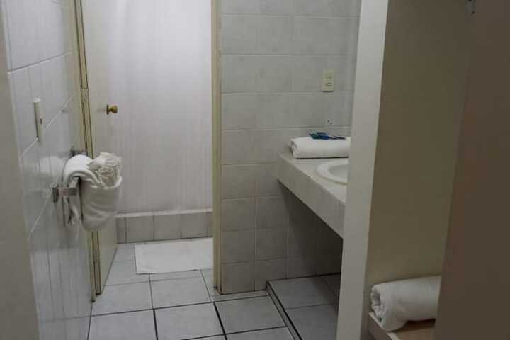 Room 14 of 33