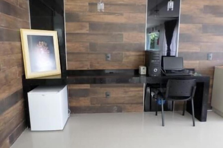 Business Center 22 of 27