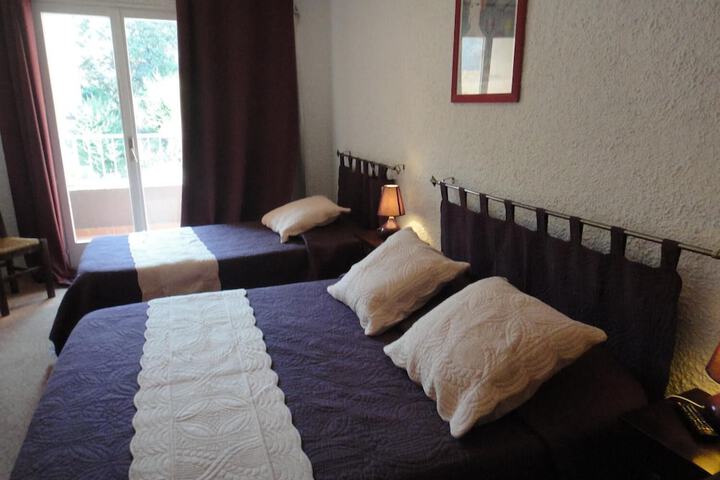 Room 10 of 33