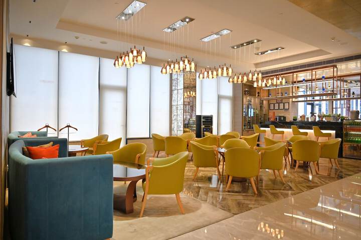 Lounge 78 of 118