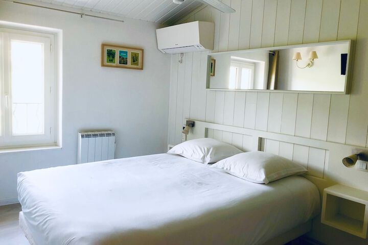 Room 12 of 34