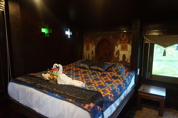 Room 5 of 100