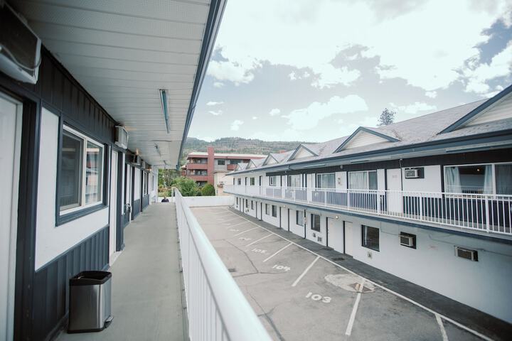 Sunny Beach Motel in Penticton, BC