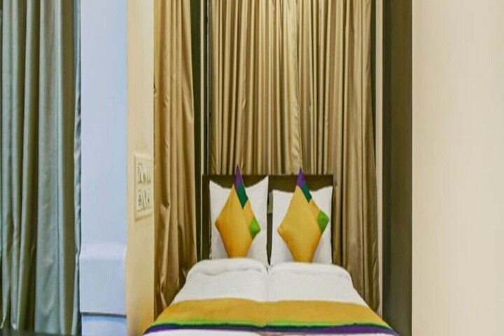 Room 12 of 37