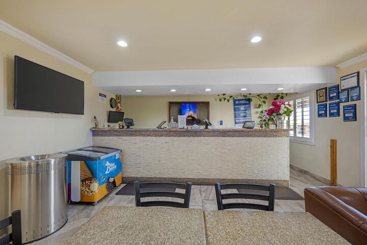 Entrance & Lobby