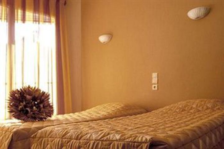 Room 4 of 10