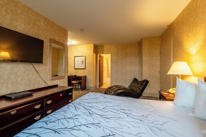 Room 8 of 30