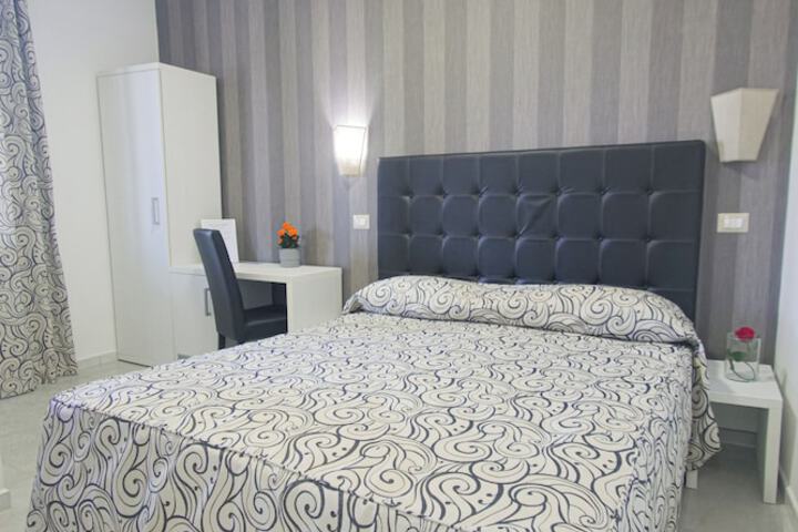 Room 9 of 31