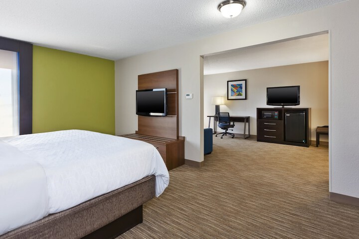 Room 4 of 40