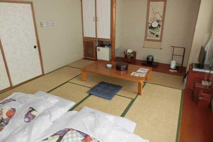 Room 9 of 30