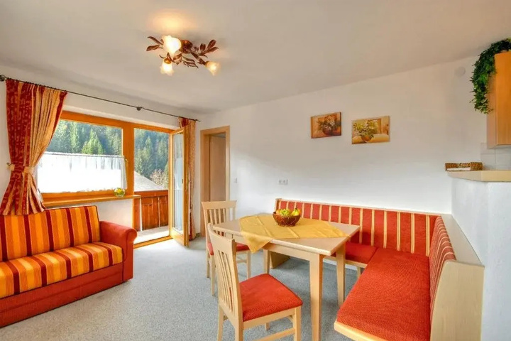 Room 2 of 7