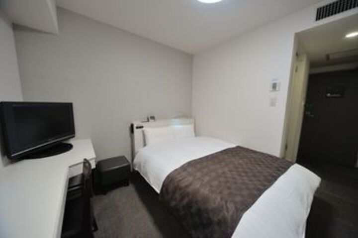 Room 11 of 38
