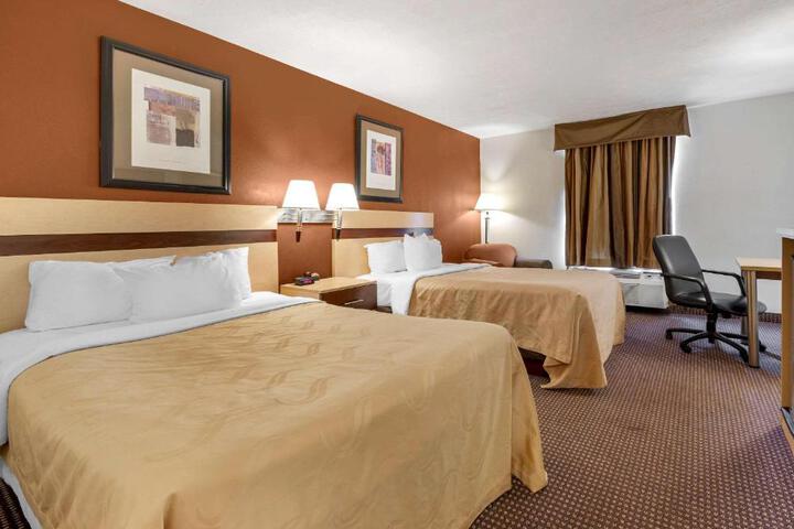 1 King Bed (4 of 19)