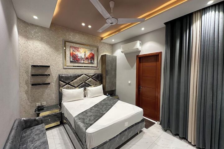 Room 4 of 20