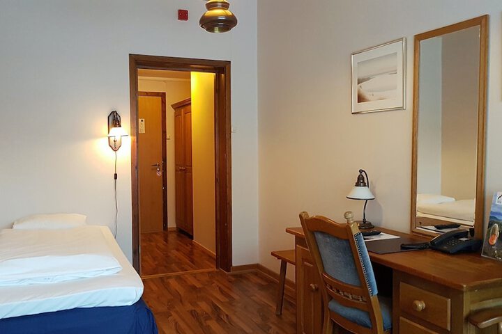 Room 11 of 24