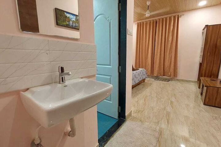 Room 2 of 19