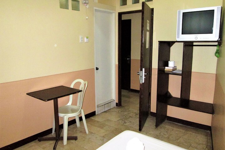 Room 14 of 42